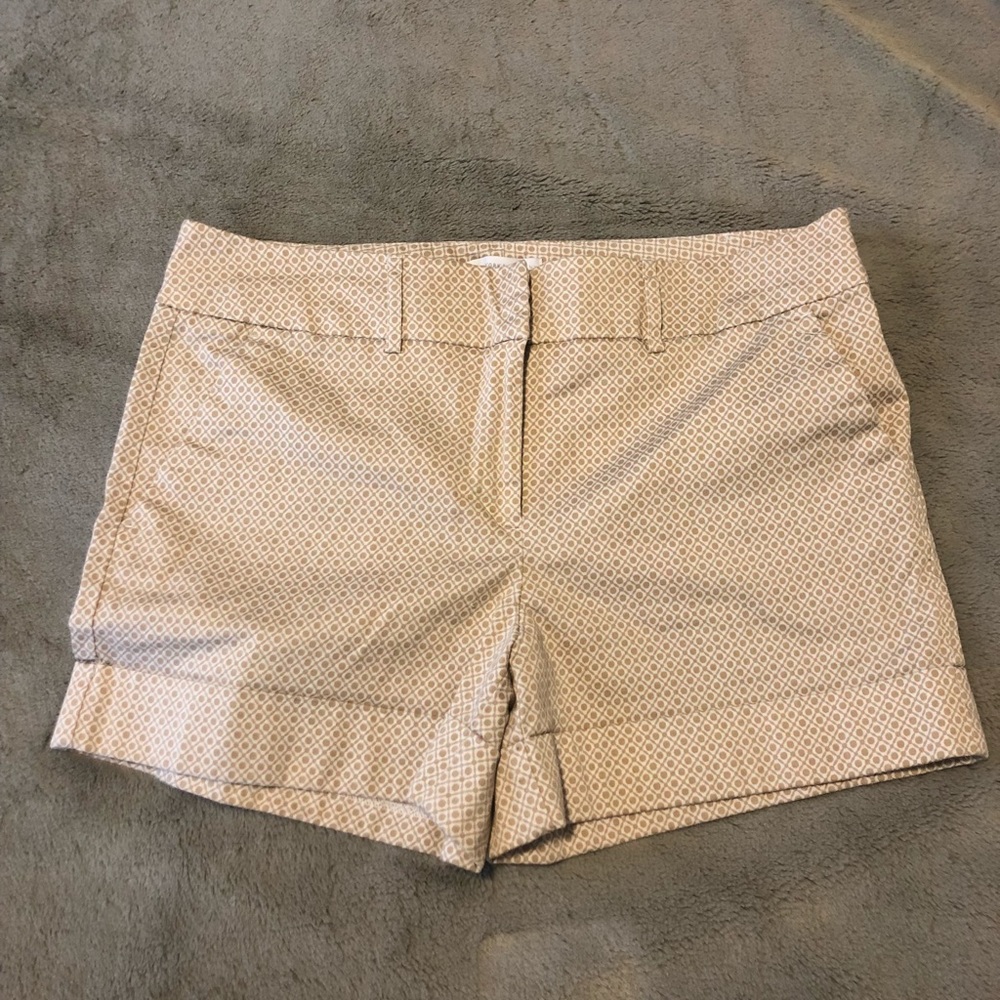 Beige and white cuffed shorts